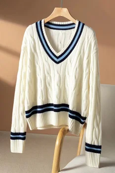 Осенне-зимний свитер-пуловер в стиле Британской академии с контрастной текстурой и V-образным вырезом из крученой вязки 2023 года