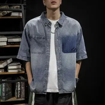 Популярная молодежная джинсовая универсальная мужская рубашка с темпераментом.